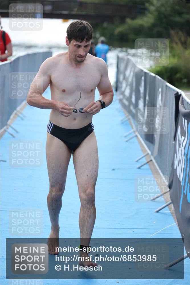 25.08.2024 - Elbe Triathlon Hamburg H.Heesch http://msf.ph/oto/6853985 25.08.2024 15:39:07 Schwimmen  meine-sportfotos.de