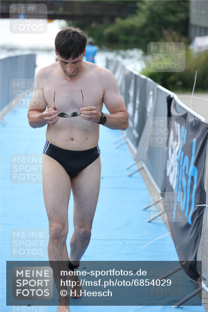 25.08.2024 - Elbe Triathlon Hamburg H.Heesch http://msf.ph/oto/6854029 25.08.2024 15:39:08 Schwimmen  meine-sportfotos.de