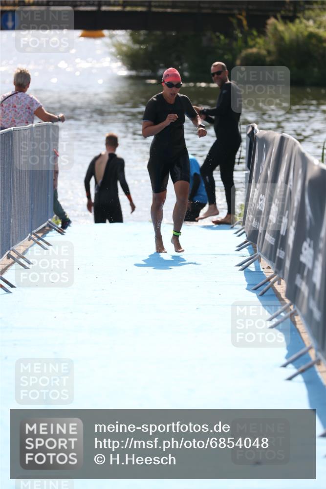 25.08.2024 - Elbe Triathlon Hamburg H.Heesch http://msf.ph/oto/6854048 25.08.2024 15:40:57 Schwimmen  meine-sportfotos.de