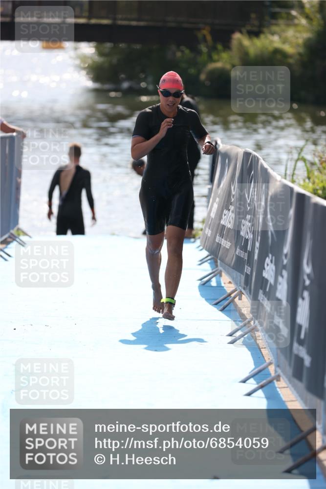 25.08.2024 - Elbe Triathlon Hamburg H.Heesch http://msf.ph/oto/6854059 25.08.2024 15:40:59 Schwimmen  meine-sportfotos.de