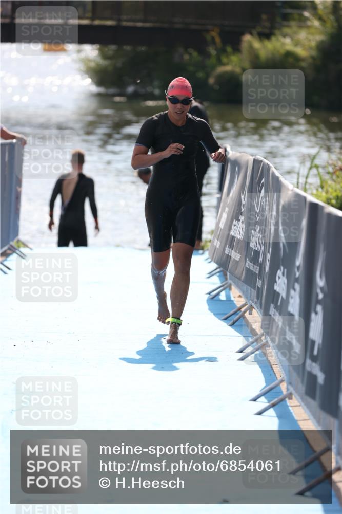 25.08.2024 - Elbe Triathlon Hamburg H.Heesch http://msf.ph/oto/6854061 25.08.2024 15:40:59 Schwimmen  meine-sportfotos.de