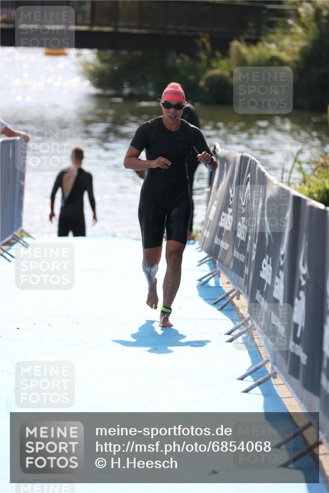 25.08.2024 - Elbe Triathlon Hamburg H.Heesch http://msf.ph/oto/6854068 25.08.2024 15:40:59 Schwimmen  meine-sportfotos.de