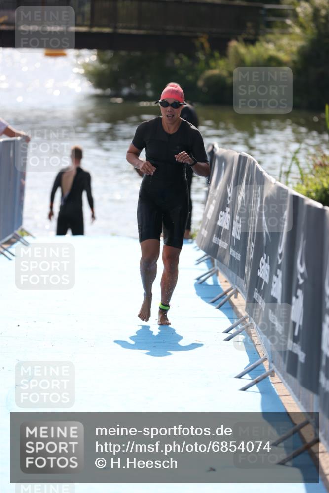 25.08.2024 - Elbe Triathlon Hamburg H.Heesch http://msf.ph/oto/6854074 25.08.2024 15:40:59 Schwimmen  meine-sportfotos.de