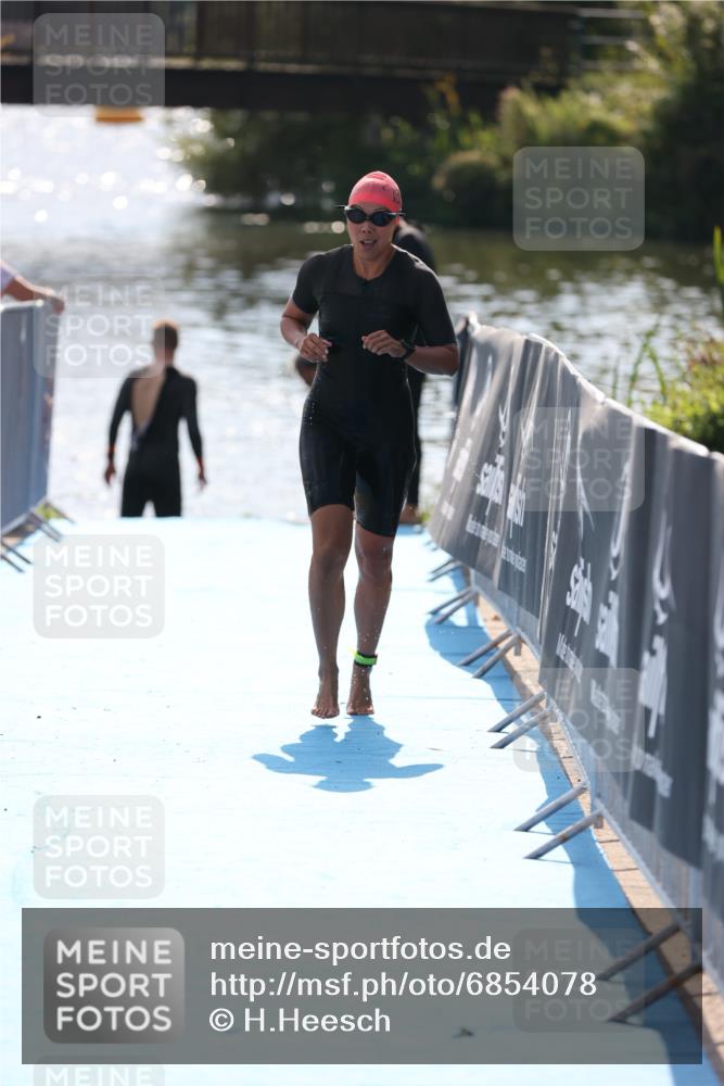 25.08.2024 - Elbe Triathlon Hamburg H.Heesch http://msf.ph/oto/6854078 25.08.2024 15:40:59 Schwimmen  meine-sportfotos.de