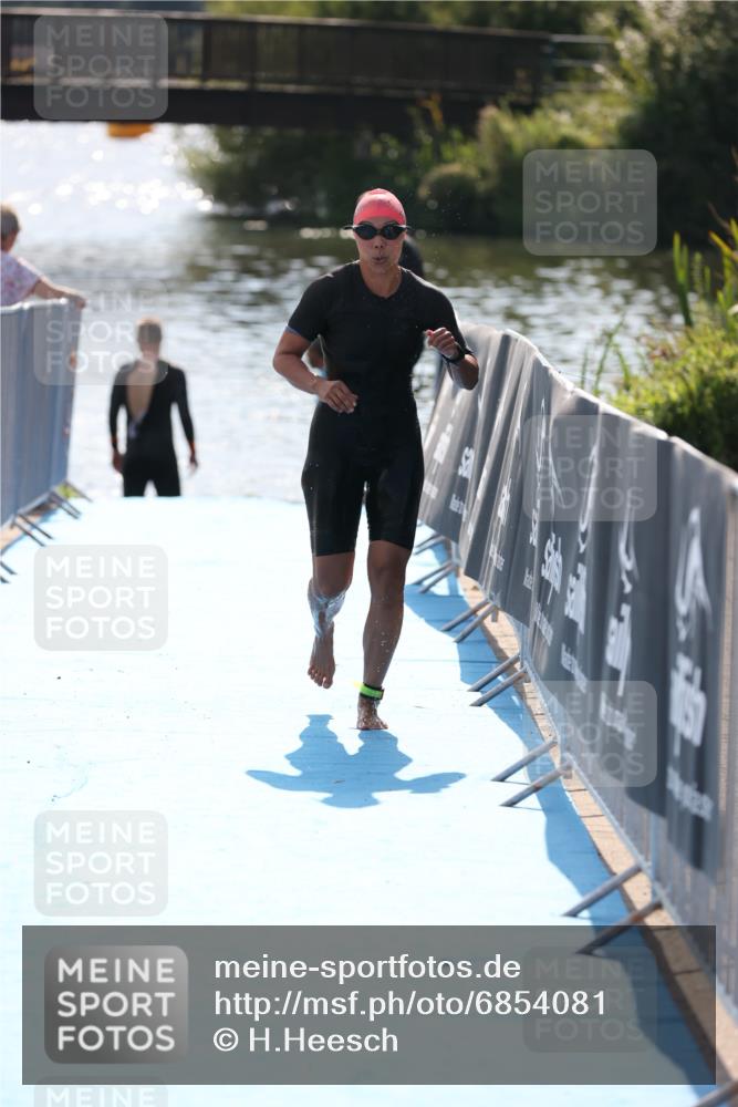 25.08.2024 - Elbe Triathlon Hamburg H.Heesch http://msf.ph/oto/6854081 25.08.2024 15:41:00 Schwimmen  meine-sportfotos.de