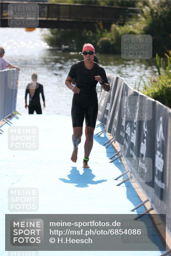 25.08.2024 - Elbe Triathlon Hamburg H.Heesch http://msf.ph/oto/6854086 25.08.2024 15:41:00 Schwimmen  meine-sportfotos.de