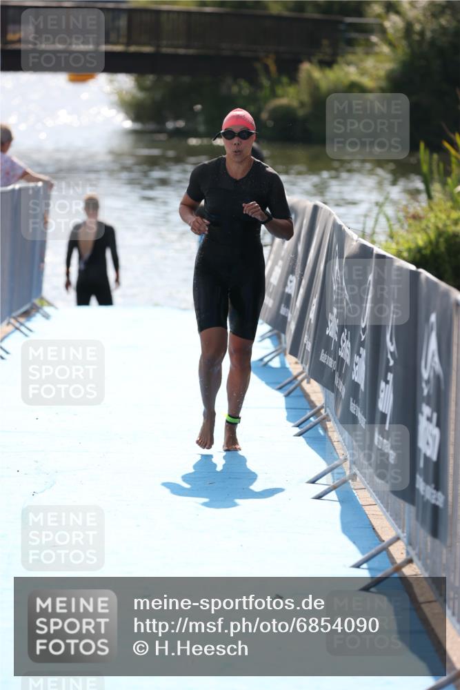 25.08.2024 - Elbe Triathlon Hamburg H.Heesch http://msf.ph/oto/6854090 25.08.2024 15:41:00 Schwimmen  meine-sportfotos.de
