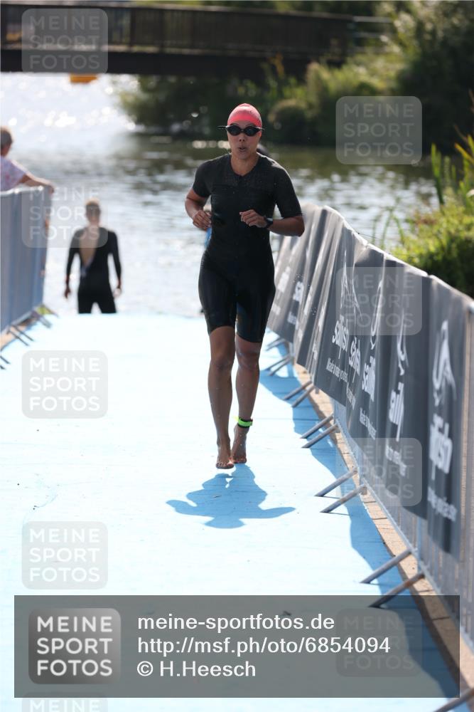25.08.2024 - Elbe Triathlon Hamburg H.Heesch http://msf.ph/oto/6854094 25.08.2024 15:41:00 Schwimmen  meine-sportfotos.de