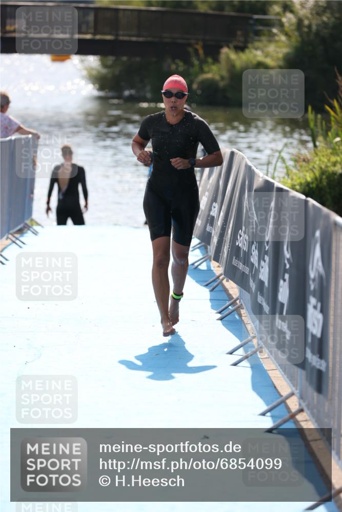 25.08.2024 - Elbe Triathlon Hamburg H.Heesch http://msf.ph/oto/6854099 25.08.2024 15:41:00 Schwimmen  meine-sportfotos.de