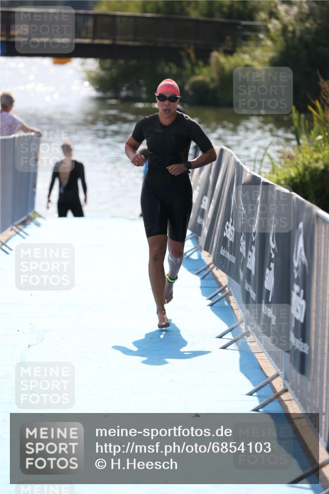 25.08.2024 - Elbe Triathlon Hamburg H.Heesch http://msf.ph/oto/6854103 25.08.2024 15:41:00 Schwimmen  meine-sportfotos.de