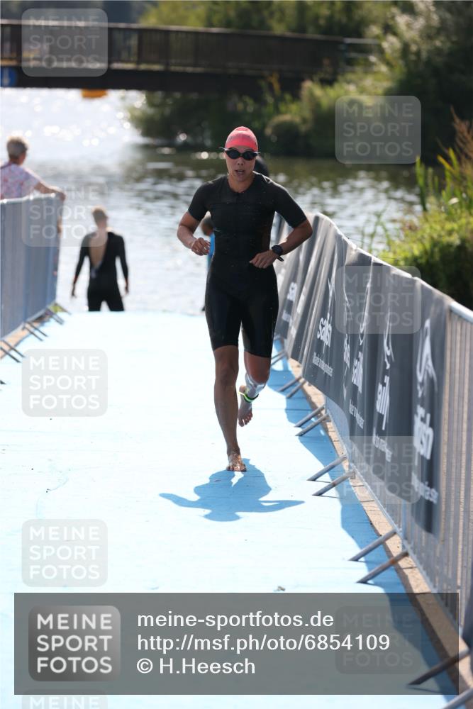 25.08.2024 - Elbe Triathlon Hamburg H.Heesch http://msf.ph/oto/6854109 25.08.2024 15:41:00 Schwimmen  meine-sportfotos.de