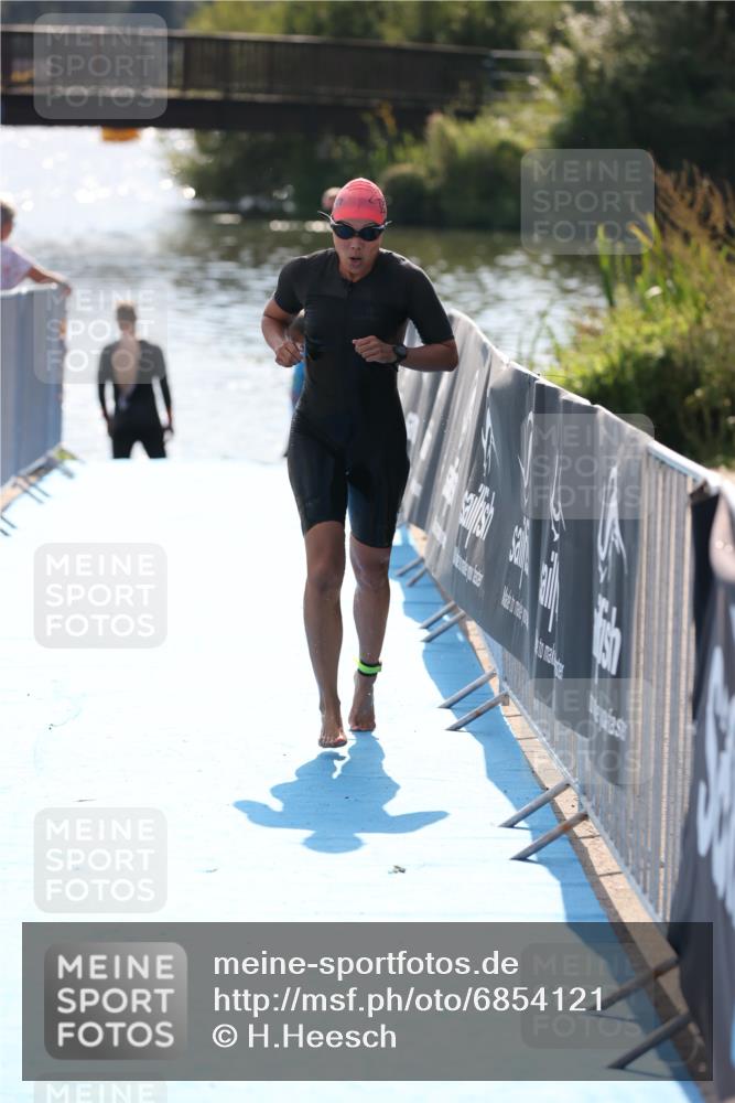 25.08.2024 - Elbe Triathlon Hamburg H.Heesch http://msf.ph/oto/6854121 25.08.2024 15:41:01 Schwimmen  meine-sportfotos.de