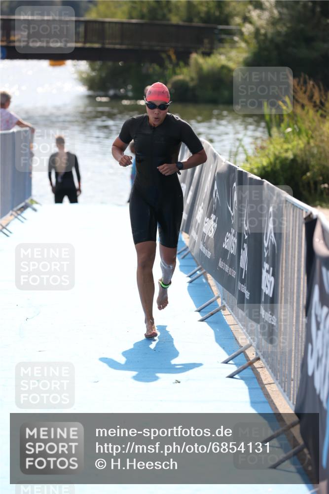 25.08.2024 - Elbe Triathlon Hamburg H.Heesch http://msf.ph/oto/6854131 25.08.2024 15:41:01 Schwimmen  meine-sportfotos.de