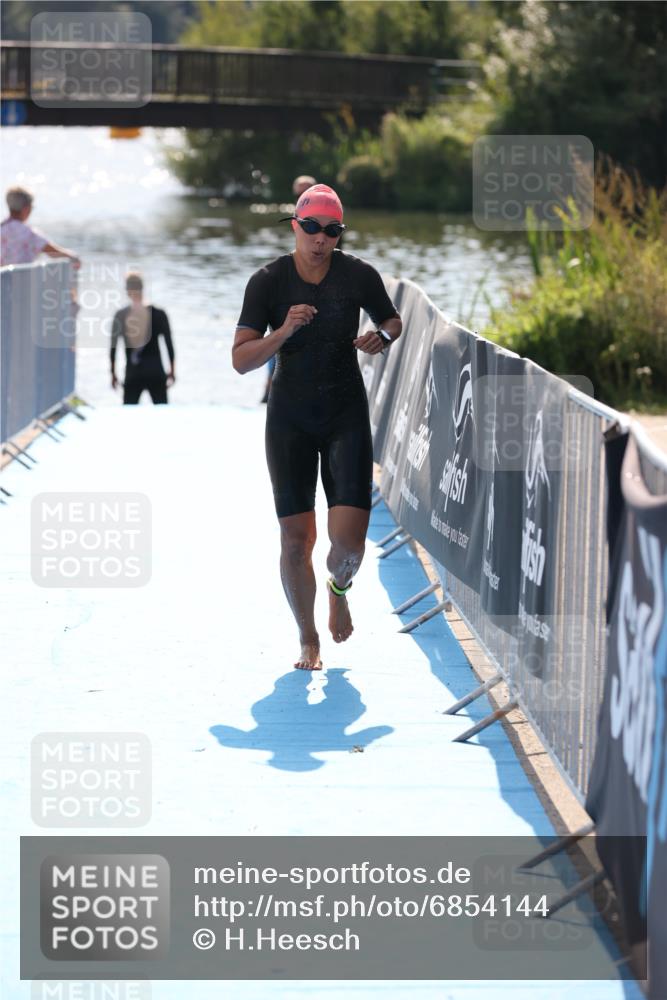 25.08.2024 - Elbe Triathlon Hamburg H.Heesch http://msf.ph/oto/6854144 25.08.2024 15:41:01 Schwimmen  meine-sportfotos.de