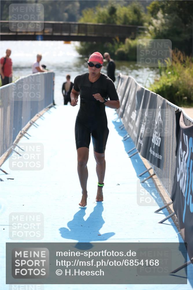 25.08.2024 - Elbe Triathlon Hamburg H.Heesch http://msf.ph/oto/6854168 25.08.2024 15:41:02 Schwimmen  meine-sportfotos.de