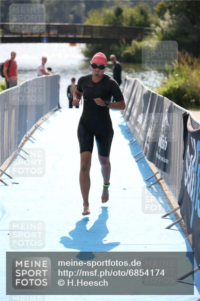 25.08.2024 - Elbe Triathlon Hamburg H.Heesch http://msf.ph/oto/6854174 25.08.2024 15:41:02 Schwimmen  meine-sportfotos.de