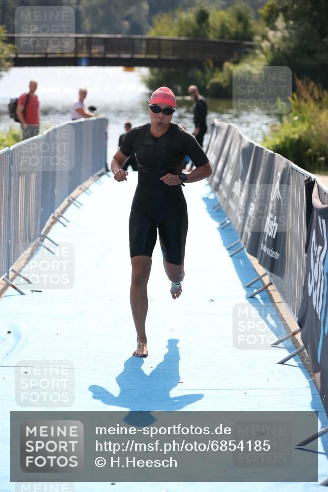 25.08.2024 - Elbe Triathlon Hamburg H.Heesch http://msf.ph/oto/6854185 25.08.2024 15:41:02 Schwimmen  meine-sportfotos.de