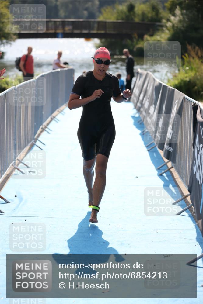 25.08.2024 - Elbe Triathlon Hamburg H.Heesch http://msf.ph/oto/6854213 25.08.2024 15:41:02 Schwimmen  meine-sportfotos.de