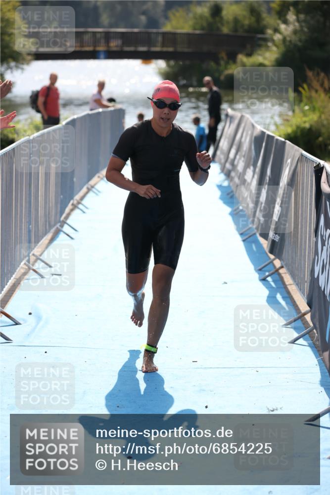 25.08.2024 - Elbe Triathlon Hamburg H.Heesch http://msf.ph/oto/6854225 25.08.2024 15:41:03 Schwimmen  meine-sportfotos.de