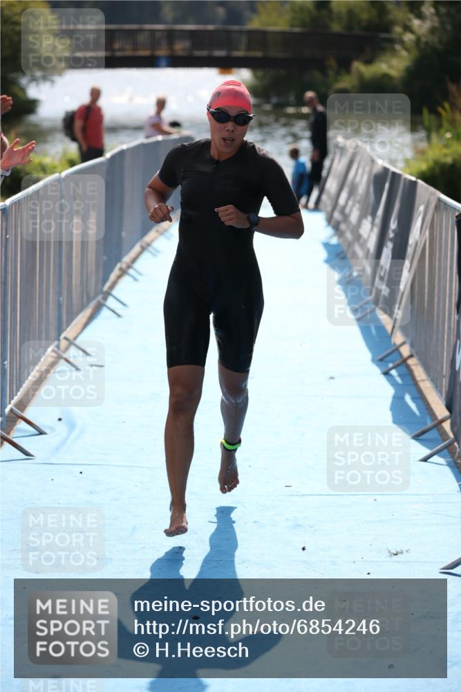 25.08.2024 - Elbe Triathlon Hamburg H.Heesch http://msf.ph/oto/6854246 25.08.2024 15:41:03 Schwimmen  meine-sportfotos.de