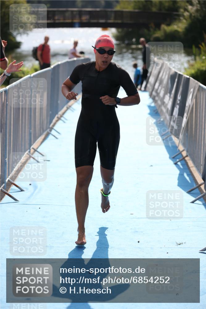 25.08.2024 - Elbe Triathlon Hamburg H.Heesch http://msf.ph/oto/6854252 25.08.2024 15:41:03 Schwimmen  meine-sportfotos.de