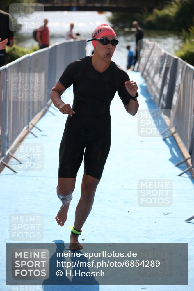 25.08.2024 - Elbe Triathlon Hamburg H.Heesch http://msf.ph/oto/6854289 25.08.2024 15:41:03 Schwimmen  meine-sportfotos.de