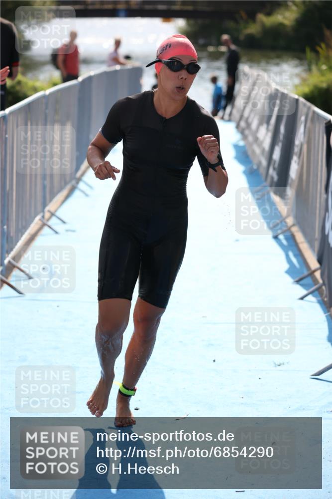 25.08.2024 - Elbe Triathlon Hamburg H.Heesch http://msf.ph/oto/6854290 25.08.2024 15:41:03 Schwimmen  meine-sportfotos.de