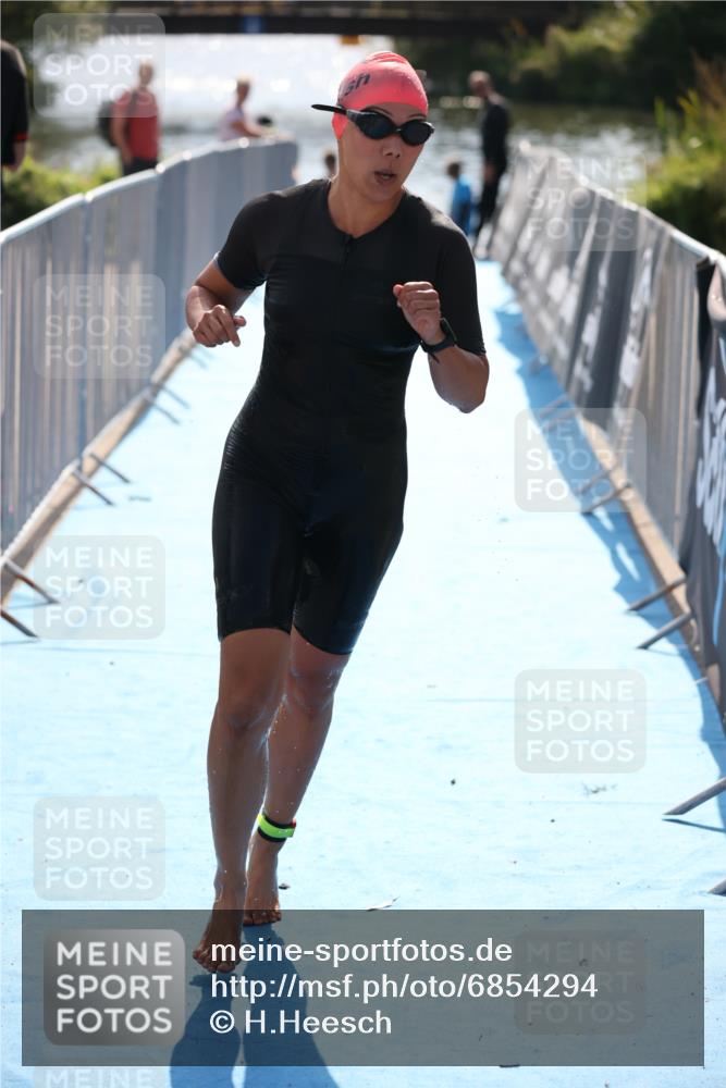 25.08.2024 - Elbe Triathlon Hamburg H.Heesch http://msf.ph/oto/6854294 25.08.2024 15:41:03 Schwimmen  meine-sportfotos.de