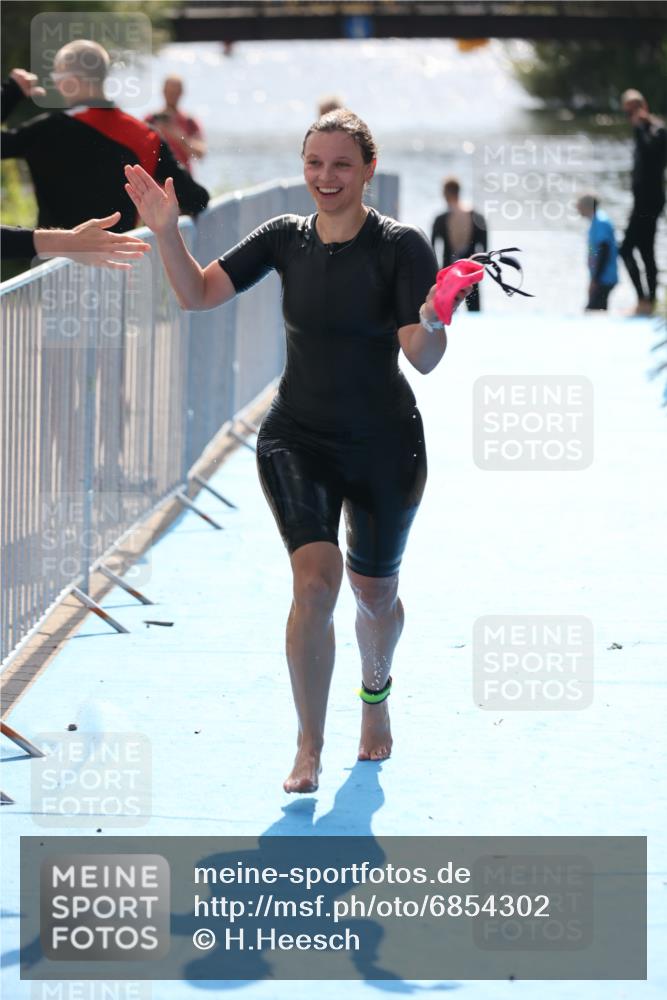 25.08.2024 - Elbe Triathlon Hamburg H.Heesch http://msf.ph/oto/6854302 25.08.2024 15:42:25 Schwimmen  meine-sportfotos.de