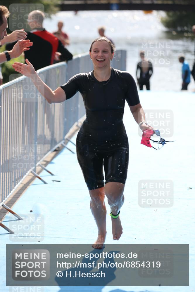 25.08.2024 - Elbe Triathlon Hamburg H.Heesch http://msf.ph/oto/6854319 25.08.2024 15:42:25 Schwimmen  meine-sportfotos.de