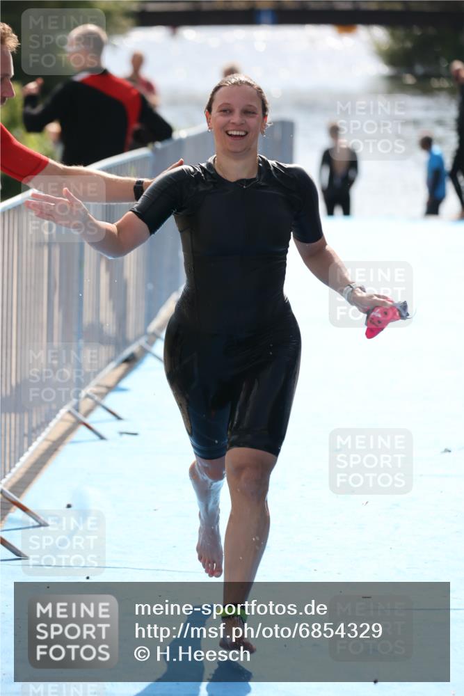25.08.2024 - Elbe Triathlon Hamburg H.Heesch http://msf.ph/oto/6854329 25.08.2024 15:42:25 Schwimmen  meine-sportfotos.de