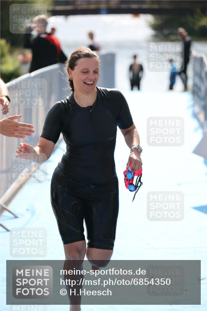 25.08.2024 - Elbe Triathlon Hamburg H.Heesch http://msf.ph/oto/6854350 25.08.2024 15:42:26 Schwimmen  meine-sportfotos.de