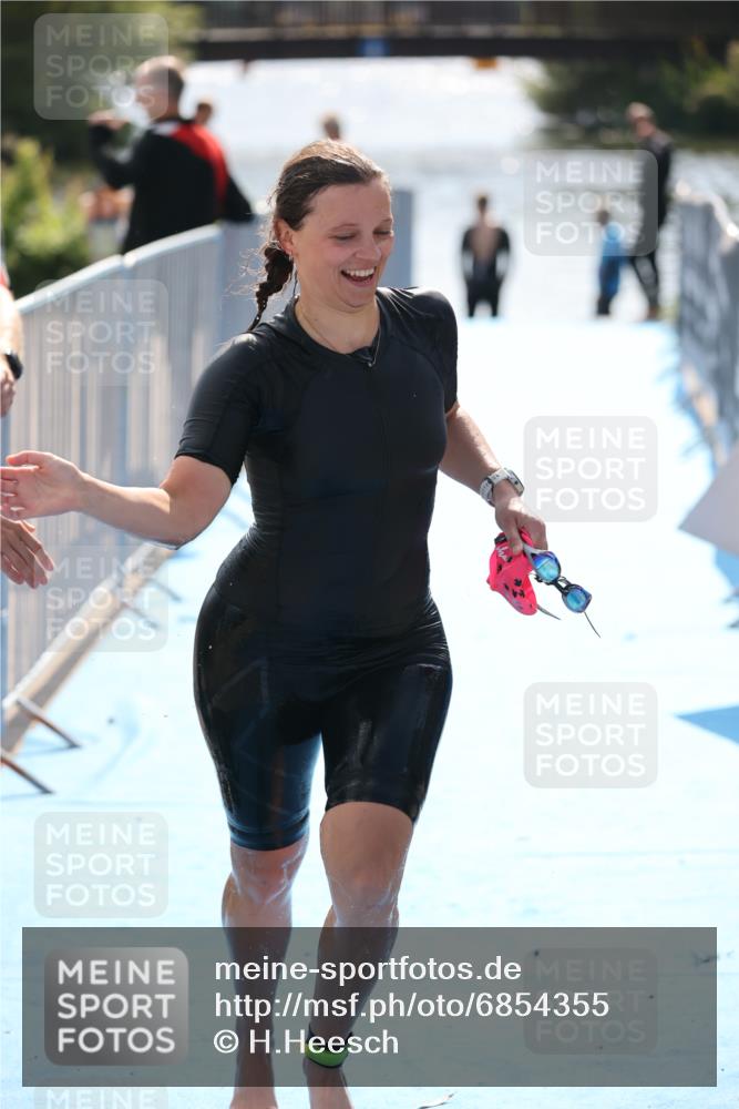 25.08.2024 - Elbe Triathlon Hamburg H.Heesch http://msf.ph/oto/6854355 25.08.2024 15:42:26 Schwimmen  meine-sportfotos.de