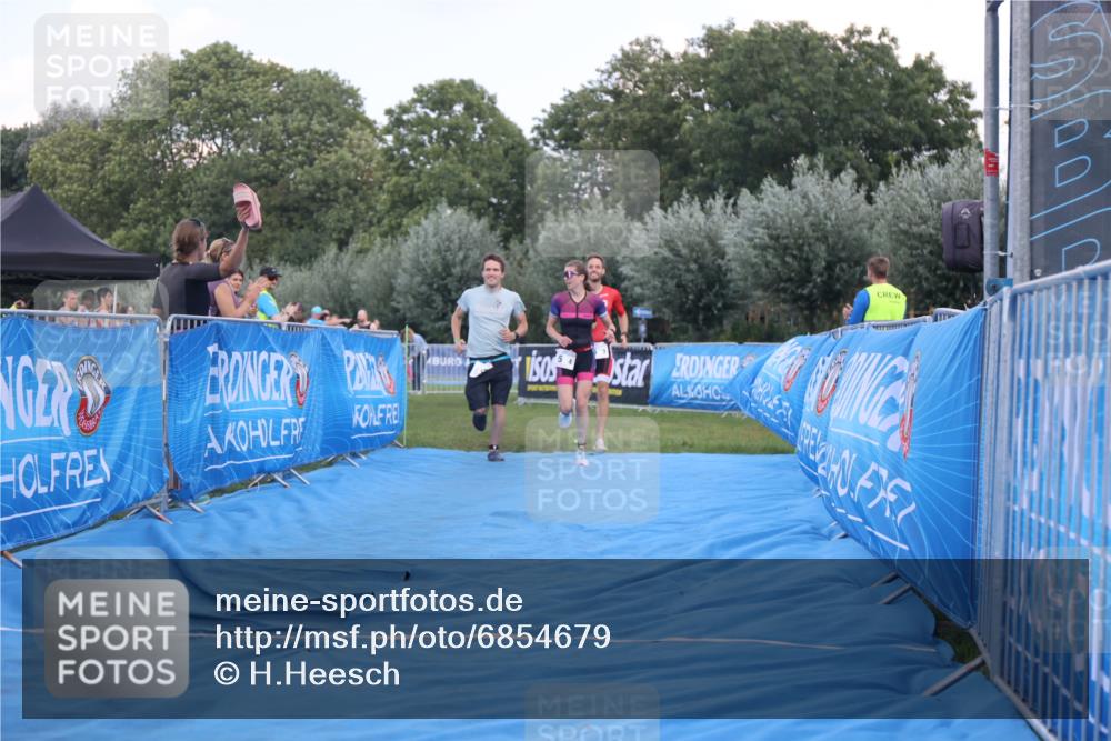 25.08.2024 - Elbe Triathlon Hamburg H.Heesch http://msf.ph/oto/6854679 25.08.2024 16:07:12 Ziel  meine-sportfotos.de