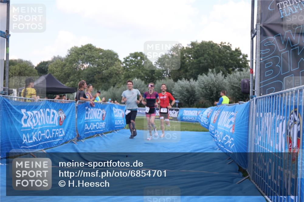 25.08.2024 - Elbe Triathlon Hamburg H.Heesch http://msf.ph/oto/6854701 25.08.2024 16:07:13 Ziel  meine-sportfotos.de