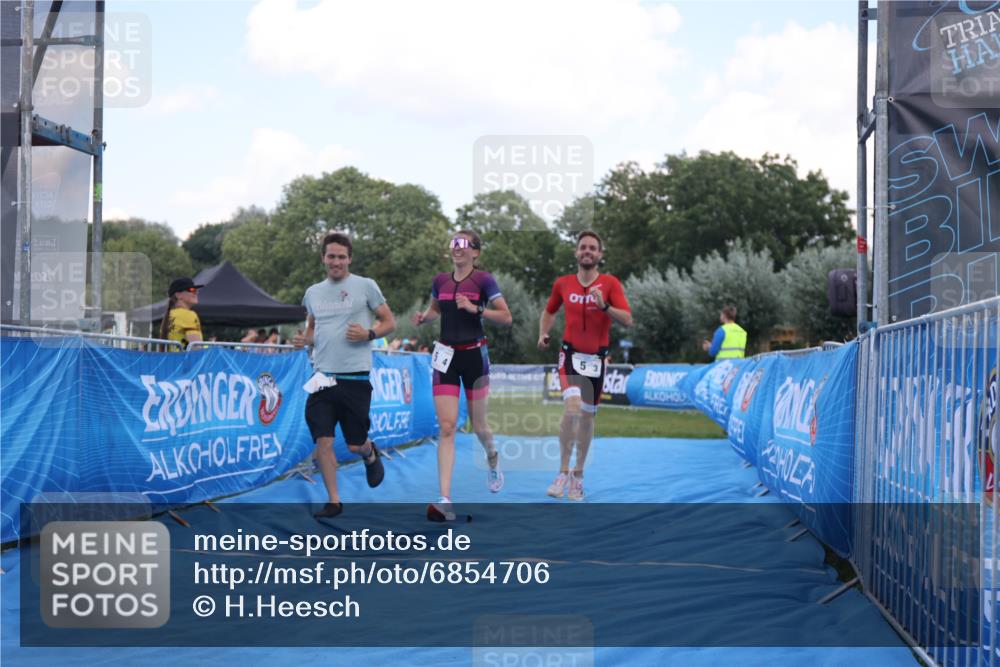 25.08.2024 - Elbe Triathlon Hamburg H.Heesch http://msf.ph/oto/6854706 25.08.2024 16:07:15 Ziel  meine-sportfotos.de