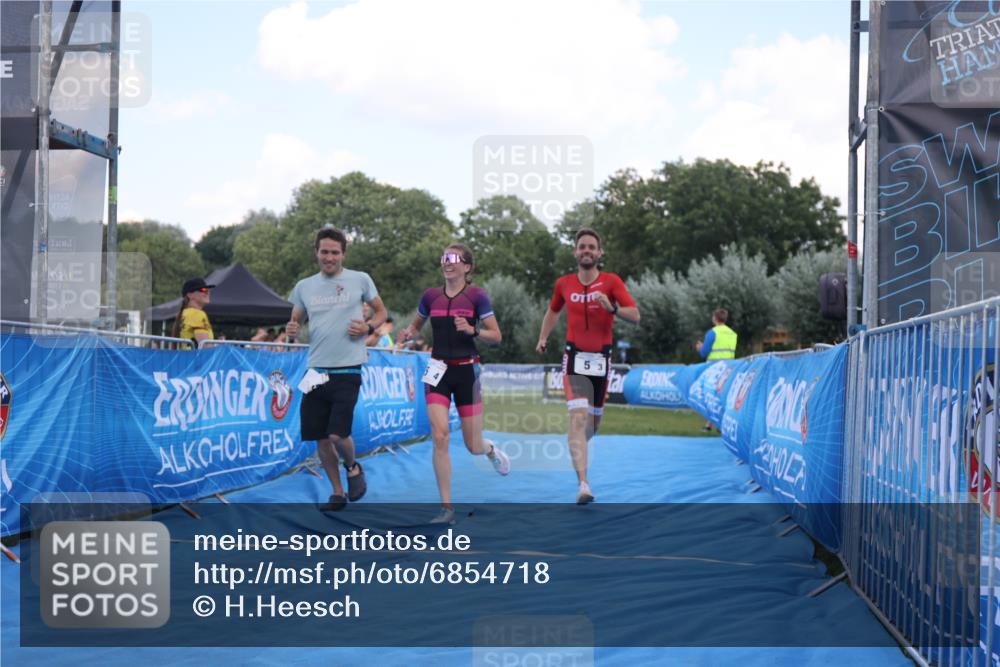 25.08.2024 - Elbe Triathlon Hamburg H.Heesch http://msf.ph/oto/6854718 25.08.2024 16:07:15 Ziel  meine-sportfotos.de
