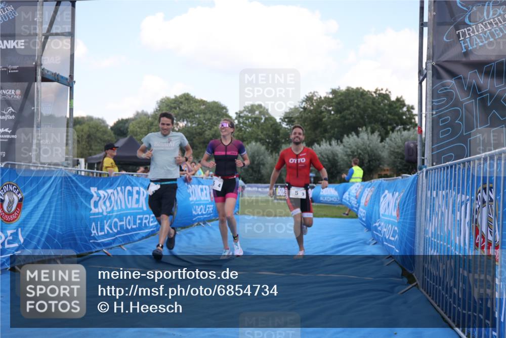 25.08.2024 - Elbe Triathlon Hamburg H.Heesch http://msf.ph/oto/6854734 25.08.2024 16:07:15 Ziel  meine-sportfotos.de