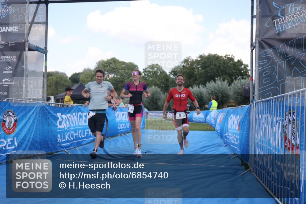 25.08.2024 - Elbe Triathlon Hamburg H.Heesch http://msf.ph/oto/6854740 25.08.2024 16:07:15 Ziel  meine-sportfotos.de