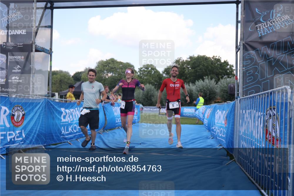 25.08.2024 - Elbe Triathlon Hamburg H.Heesch http://msf.ph/oto/6854763 25.08.2024 16:07:15 Ziel  meine-sportfotos.de