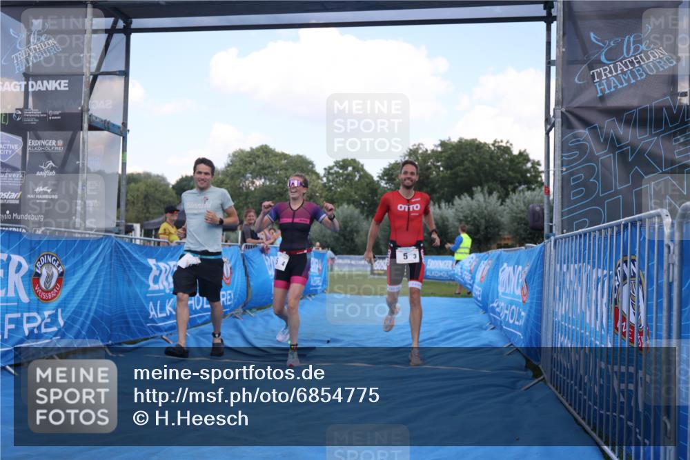 25.08.2024 - Elbe Triathlon Hamburg H.Heesch http://msf.ph/oto/6854775 25.08.2024 16:07:15 Ziel  meine-sportfotos.de
