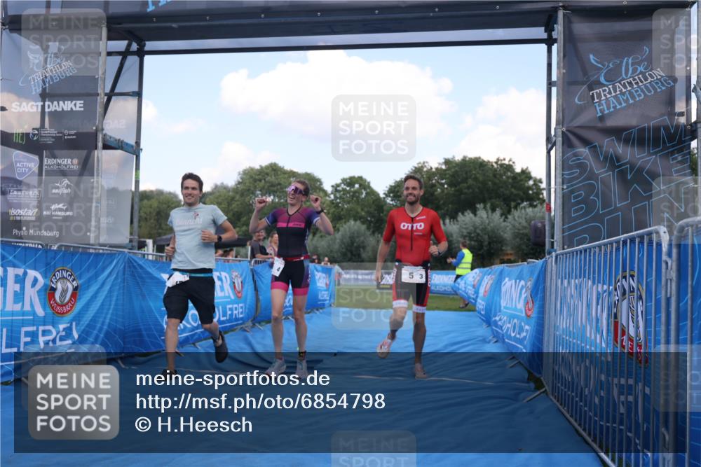 25.08.2024 - Elbe Triathlon Hamburg H.Heesch http://msf.ph/oto/6854798 25.08.2024 16:07:15 Ziel  meine-sportfotos.de