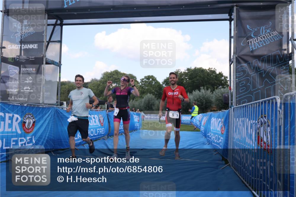 25.08.2024 - Elbe Triathlon Hamburg H.Heesch http://msf.ph/oto/6854806 25.08.2024 16:07:15 Ziel  meine-sportfotos.de