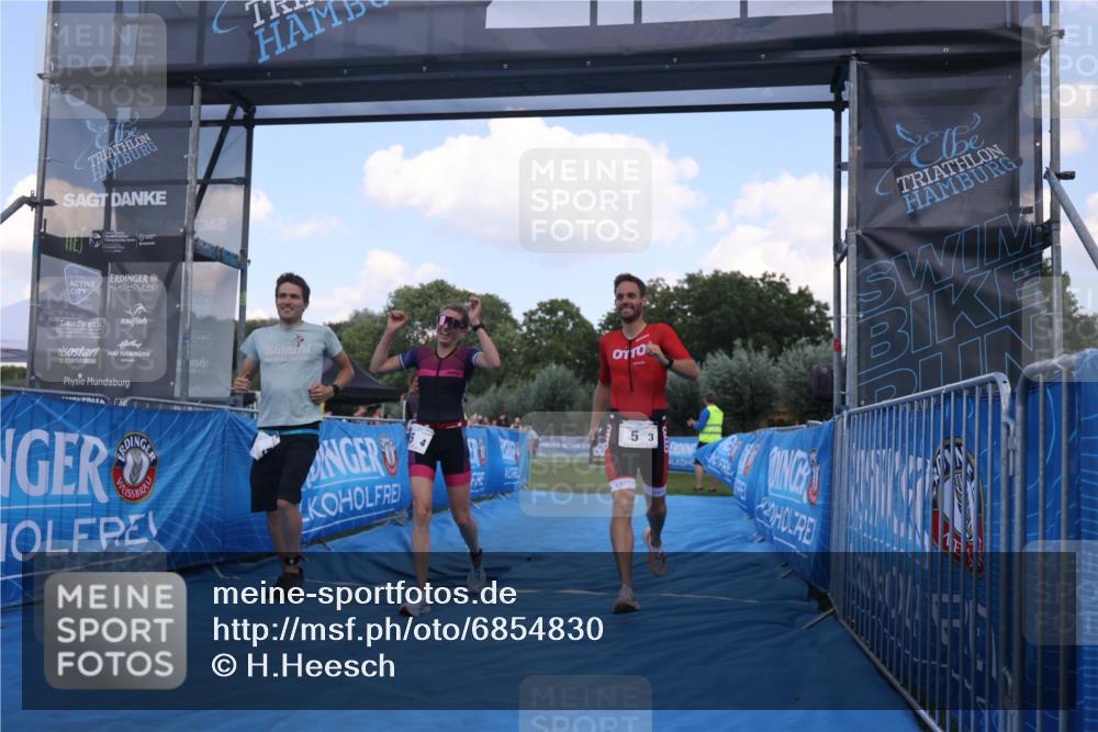 25.08.2024 - Elbe Triathlon Hamburg H.Heesch http://msf.ph/oto/6854830 25.08.2024 16:07:15 Ziel  meine-sportfotos.de