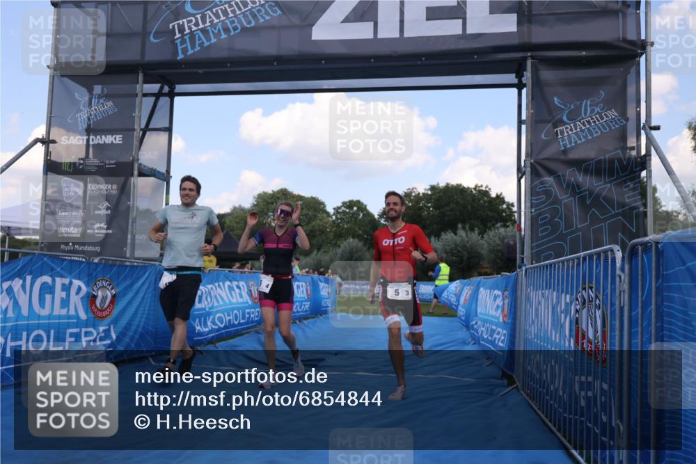 25.08.2024 - Elbe Triathlon Hamburg H.Heesch http://msf.ph/oto/6854844 25.08.2024 16:07:16 Ziel  meine-sportfotos.de