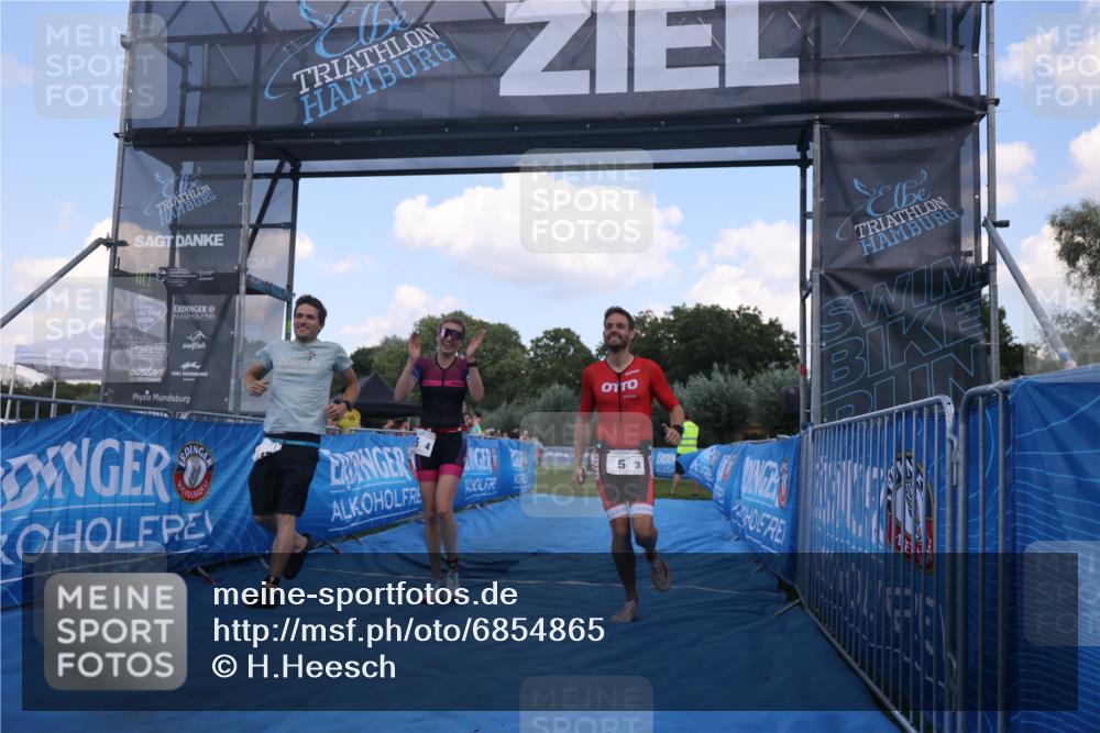 25.08.2024 - Elbe Triathlon Hamburg H.Heesch http://msf.ph/oto/6854865 25.08.2024 16:07:16 Ziel  meine-sportfotos.de