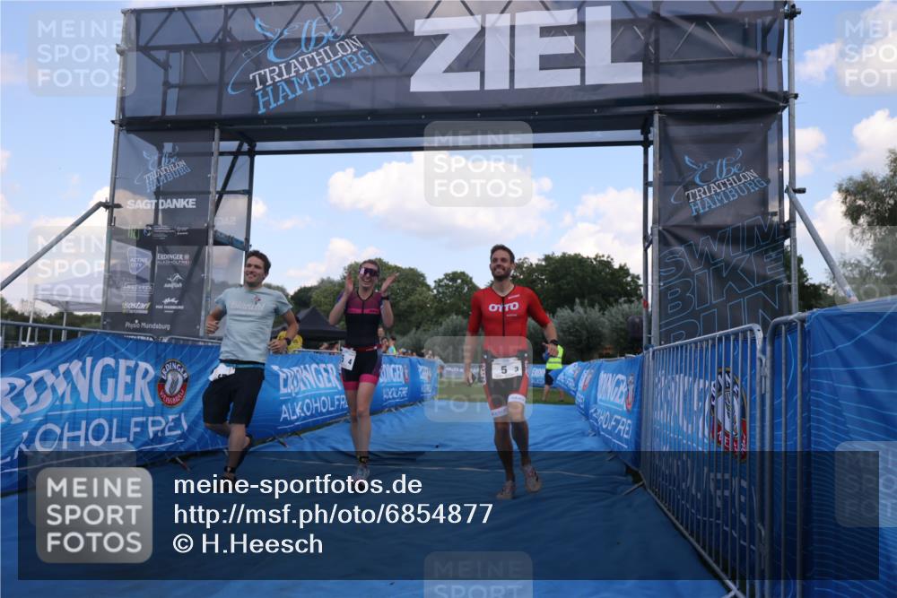 25.08.2024 - Elbe Triathlon Hamburg H.Heesch http://msf.ph/oto/6854877 25.08.2024 16:07:16 Ziel  meine-sportfotos.de