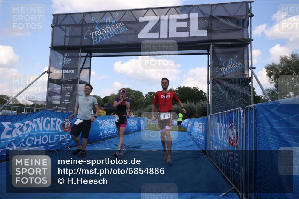 25.08.2024 - Elbe Triathlon Hamburg H.Heesch http://msf.ph/oto/6854886 25.08.2024 16:07:16 Ziel  meine-sportfotos.de