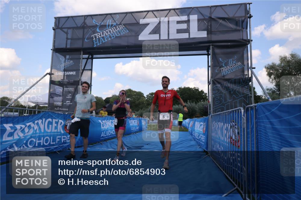 25.08.2024 - Elbe Triathlon Hamburg H.Heesch http://msf.ph/oto/6854903 25.08.2024 16:07:16 Ziel  meine-sportfotos.de