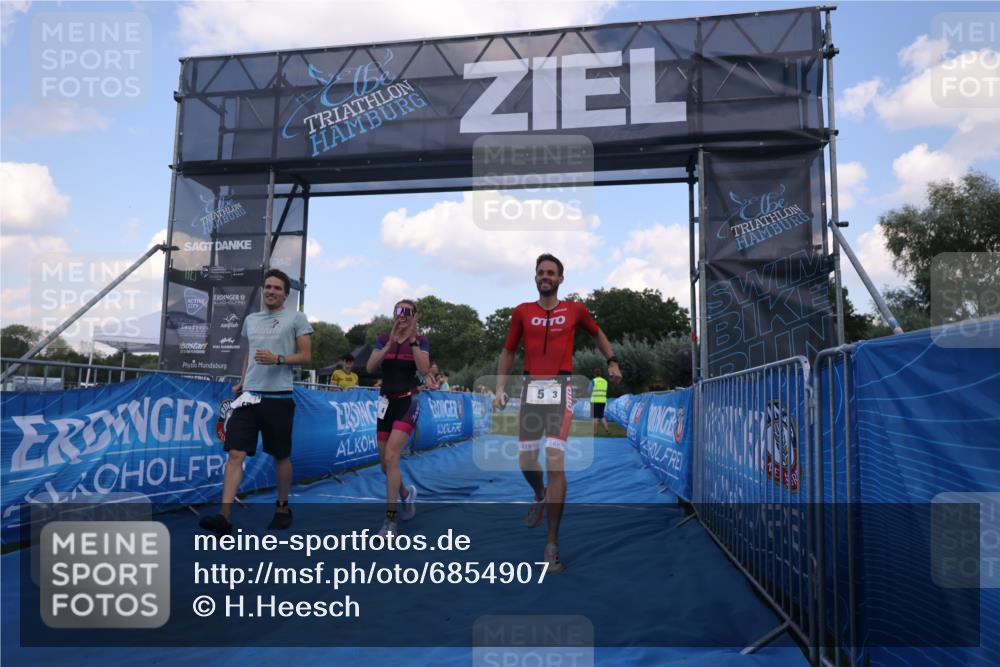 25.08.2024 - Elbe Triathlon Hamburg H.Heesch http://msf.ph/oto/6854907 25.08.2024 16:07:16 Ziel  meine-sportfotos.de